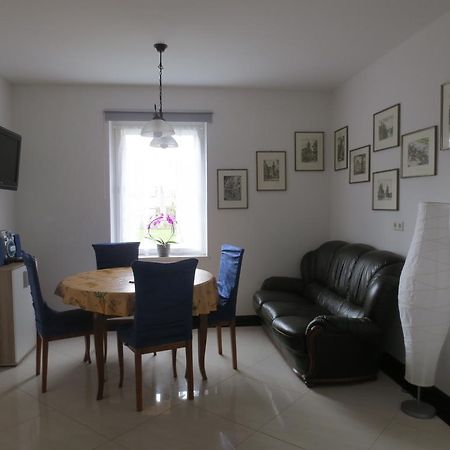 Ferienwohnung Creutzer In Leipzig Gottscheina, Ideal Auch Fuer Monteure, Kostenfreies, Schnelles Wlan Kostenfreies Parken, Geraeumiges Appartment Mit 4 Einzelbetten, Komplettausstattung Kueche, Bad Mit Badewanne Und Dusche Waschmaschine, Waeschetrock Екстериор снимка